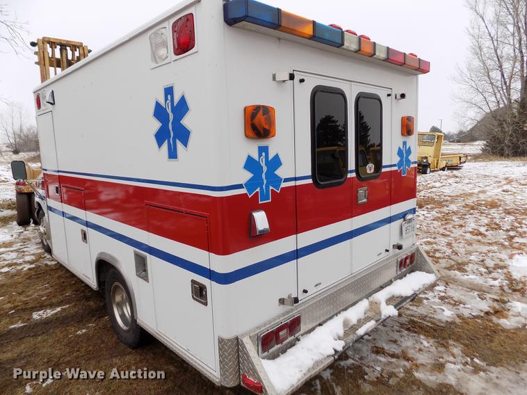 image for item DE0447 1995 Ford Econoline E350 ambulance