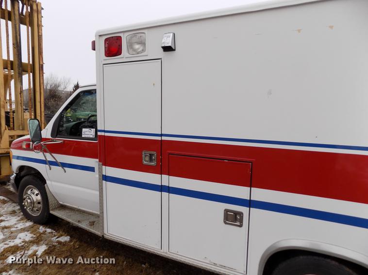 image for item DE0447 1995 Ford Econoline E350 ambulance