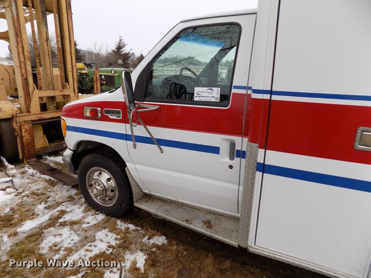 image for item DE0447 1995 Ford Econoline E350 ambulance