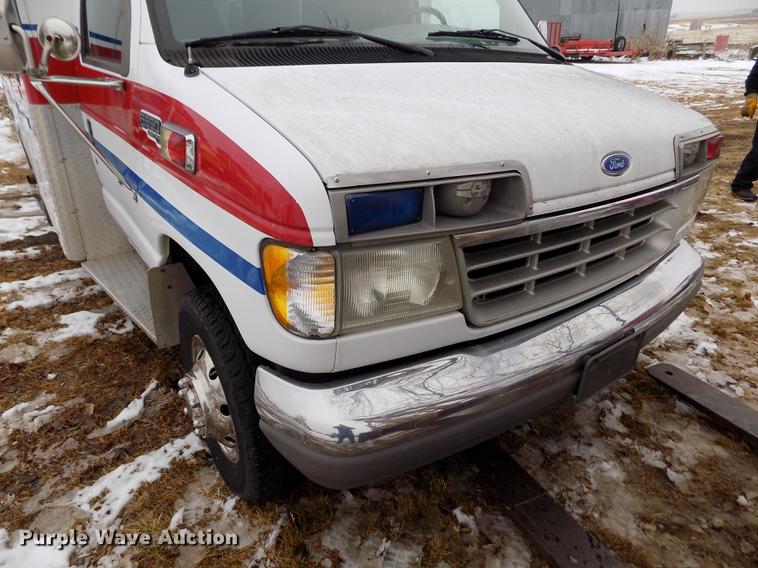 image for item DE0447 1995 Ford Econoline E350 ambulance