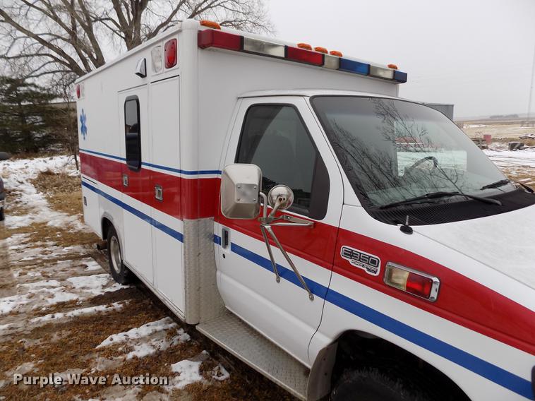 image for item DE0447 1995 Ford Econoline E350 ambulance