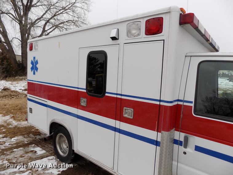 image for item DE0447 1995 Ford Econoline E350 ambulance
