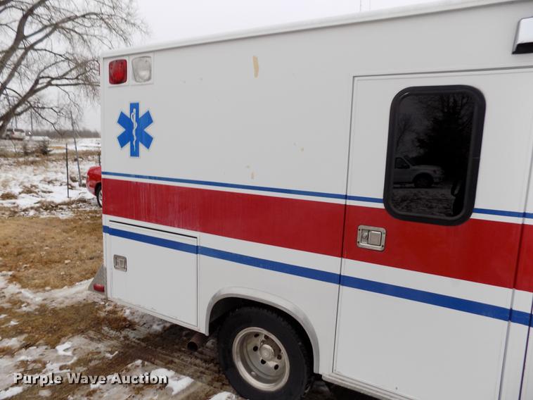 image for item DE0447 1995 Ford Econoline E350 ambulance