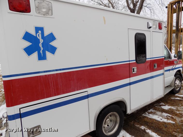 image for item DE0447 1995 Ford Econoline E350 ambulance
