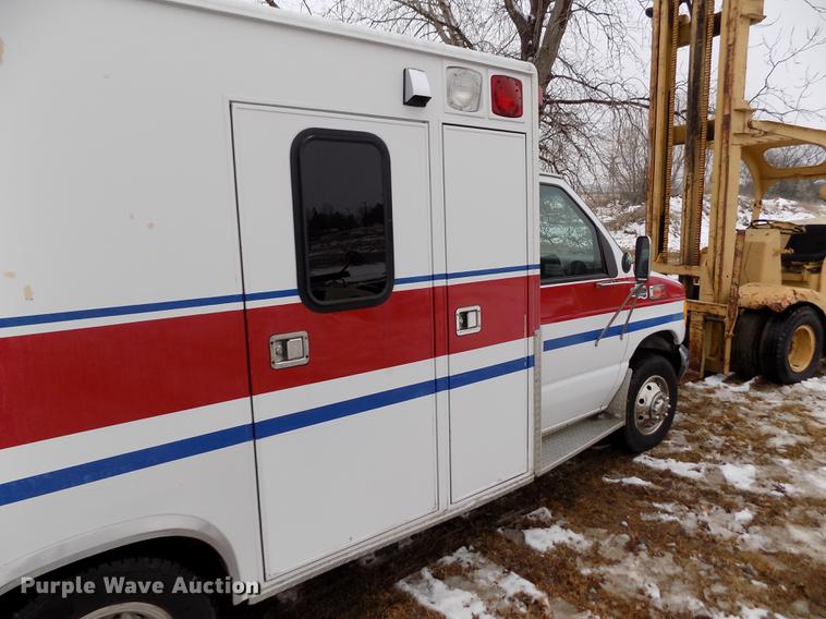 image for item DE0447 1995 Ford Econoline E350 ambulance