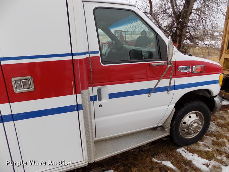 image for item DE0447 1995 Ford Econoline E350 ambulance