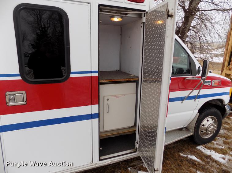 image for item DE0447 1995 Ford Econoline E350 ambulance
