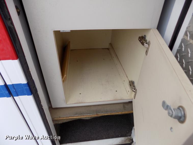 image for item DE0447 1995 Ford Econoline E350 ambulance