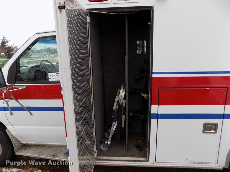 image for item DE0447 1995 Ford Econoline E350 ambulance