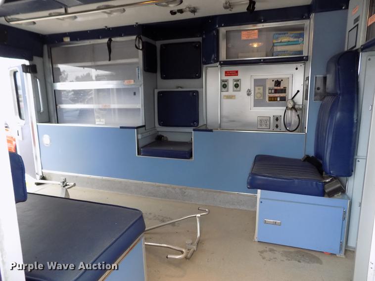 image for item DE0447 1995 Ford Econoline E350 ambulance