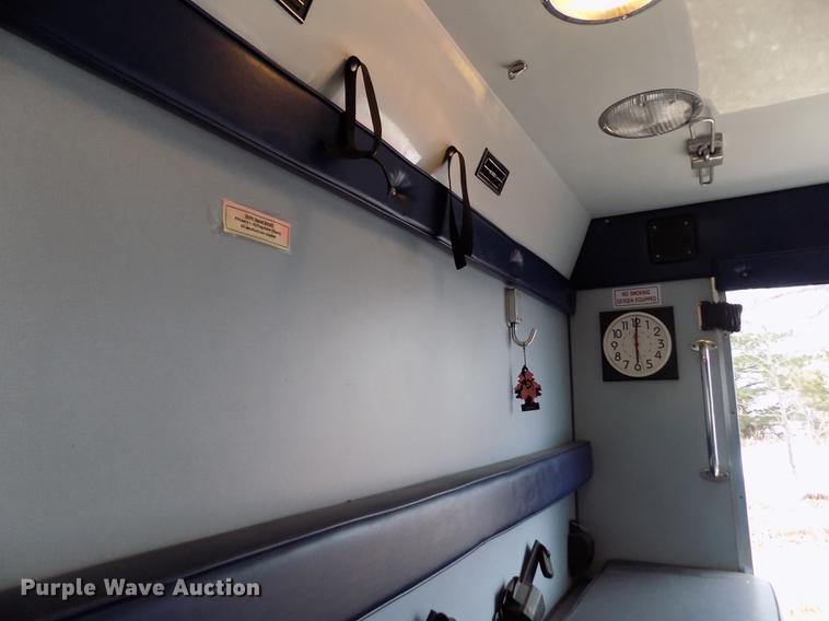 image for item DE0447 1995 Ford Econoline E350 ambulance