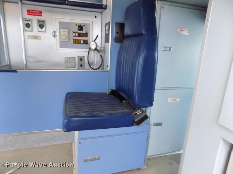 image for item DE0447 1995 Ford Econoline E350 ambulance