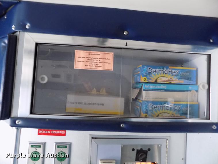 image for item DE0447 1995 Ford Econoline E350 ambulance