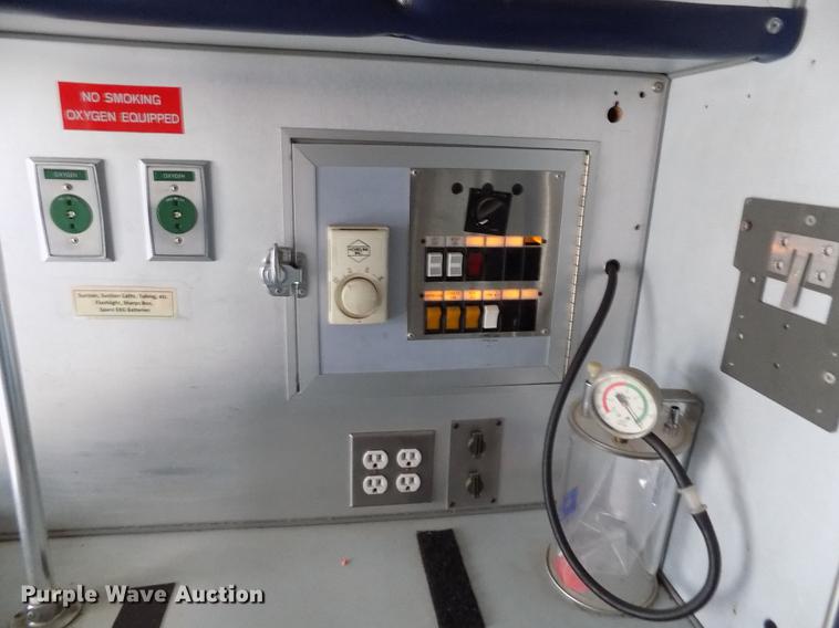 image for item DE0447 1995 Ford Econoline E350 ambulance