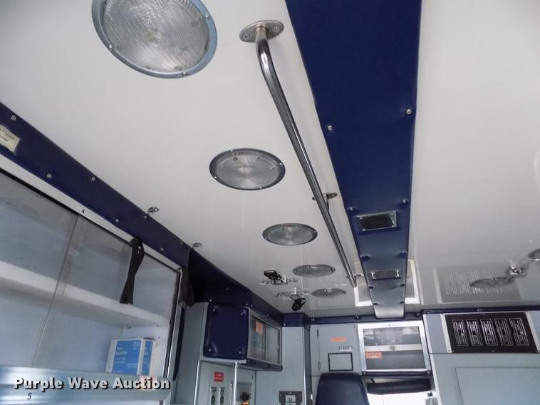 image for item DE0447 1995 Ford Econoline E350 ambulance