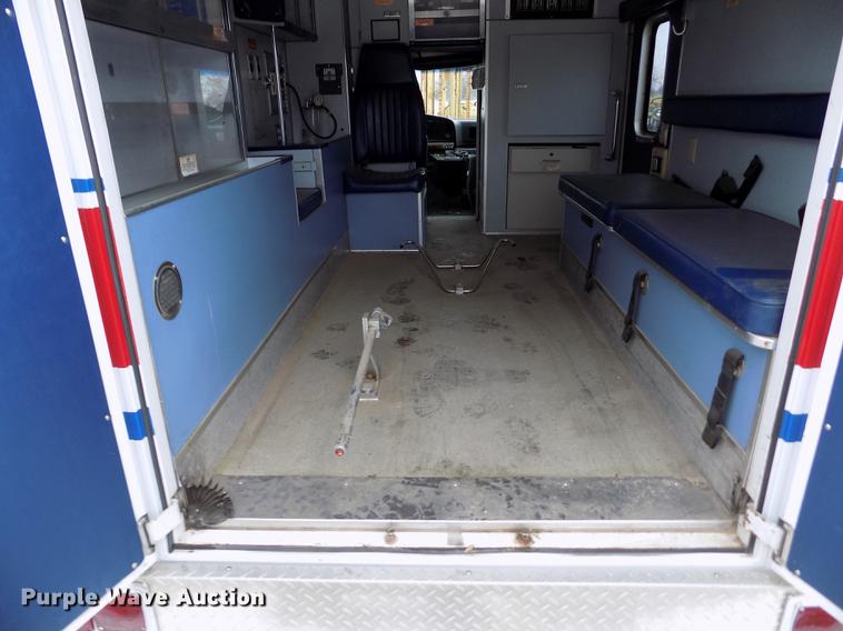 image for item DE0447 1995 Ford Econoline E350 ambulance