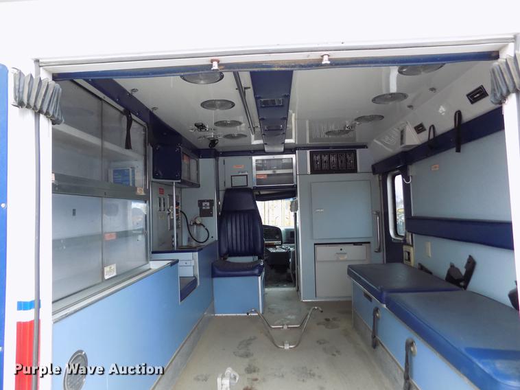 image for item DE0447 1995 Ford Econoline E350 ambulance