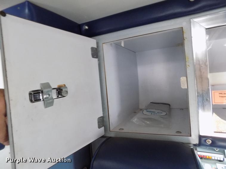 image for item DE0447 1995 Ford Econoline E350 ambulance