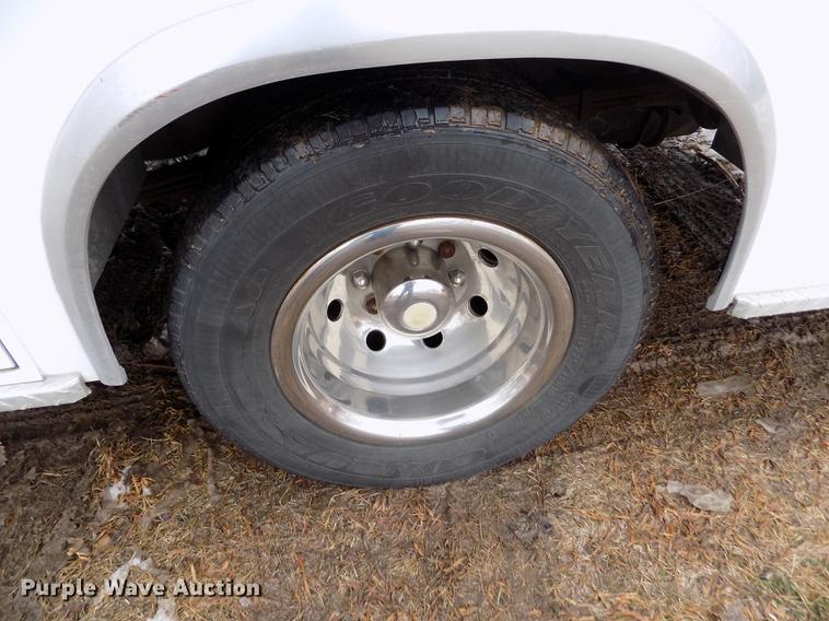 image for item DE0447 1995 Ford Econoline E350 ambulance