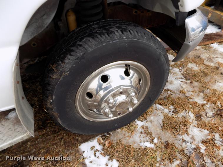 image for item DE0447 1995 Ford Econoline E350 ambulance