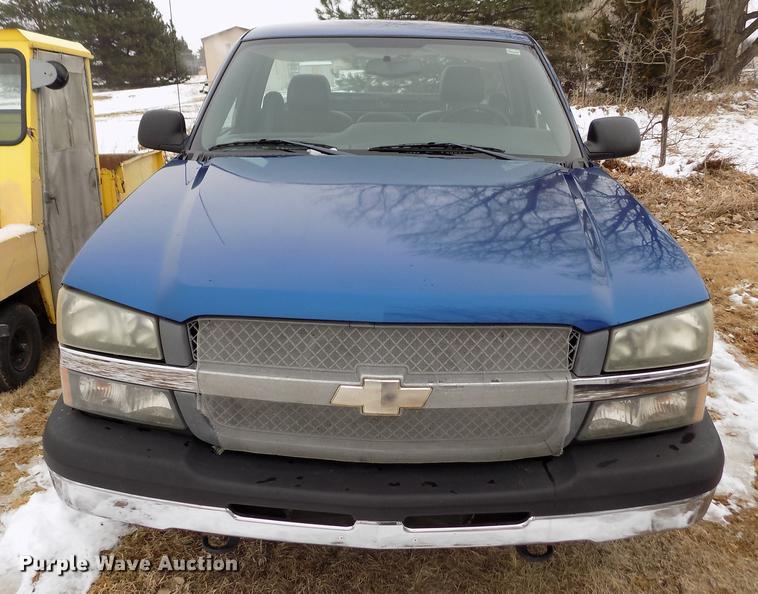 image for item DE0448 2004 Chevrolet Silverado 1500 pickup truck