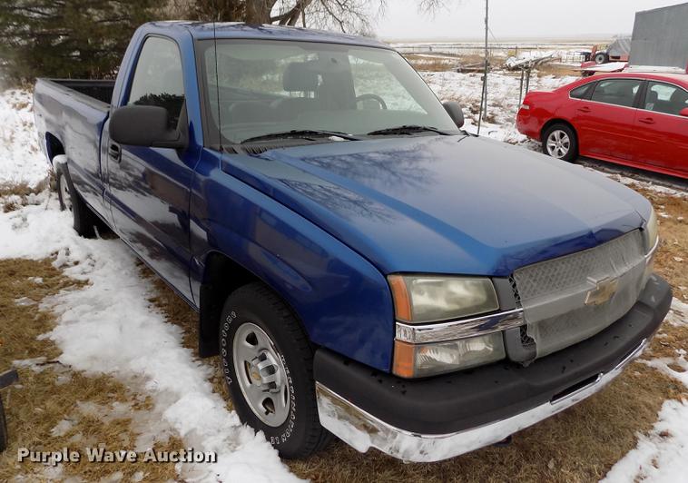 image for item DE0448 2004 Chevrolet Silverado 1500 pickup truck