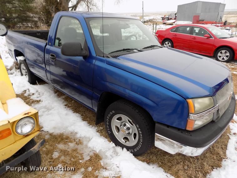 image for item DE0448 2004 Chevrolet Silverado 1500 pickup truck