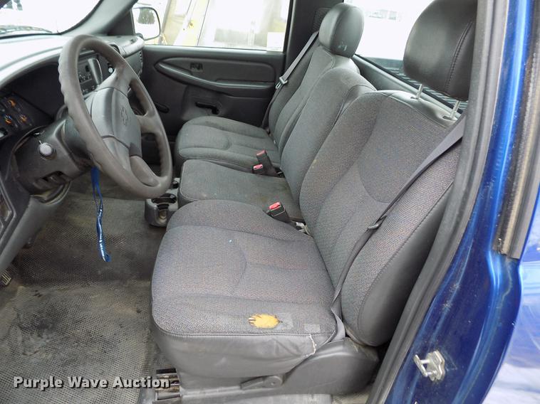 image for item DE0448 2004 Chevrolet Silverado 1500 pickup truck