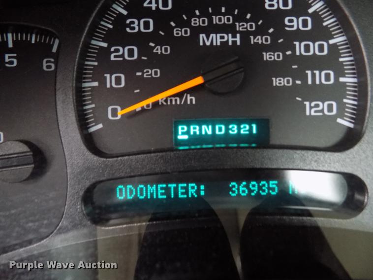 image for item DE0448 2004 Chevrolet Silverado 1500 pickup truck