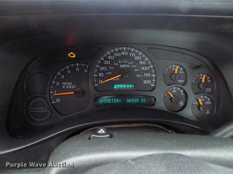 image for item DE0448 2004 Chevrolet Silverado 1500 pickup truck