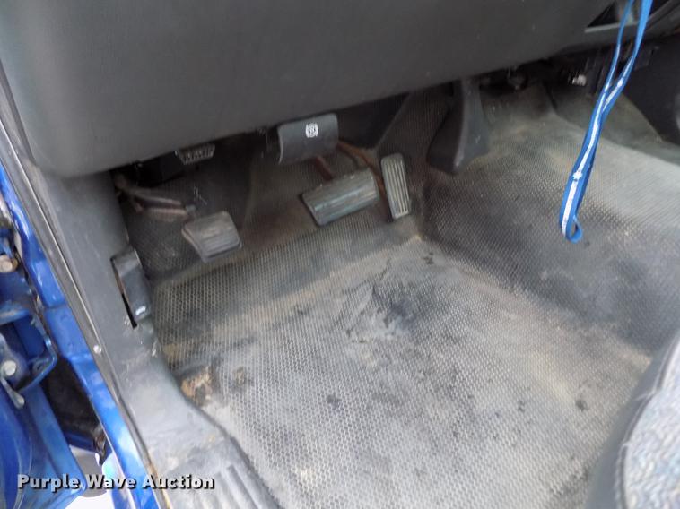 image for item DE0448 2004 Chevrolet Silverado 1500 pickup truck