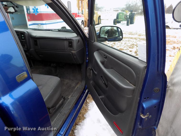 image for item DE0448 2004 Chevrolet Silverado 1500 pickup truck