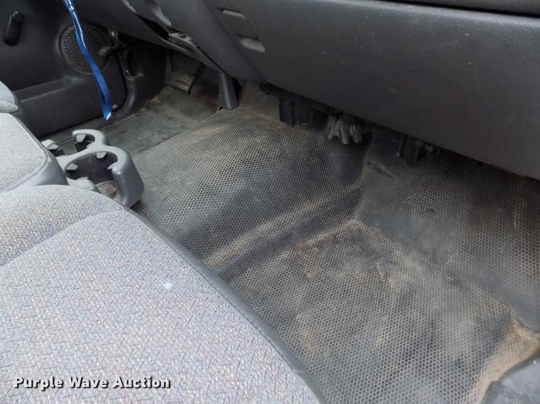 image for item DE0448 2004 Chevrolet Silverado 1500 pickup truck