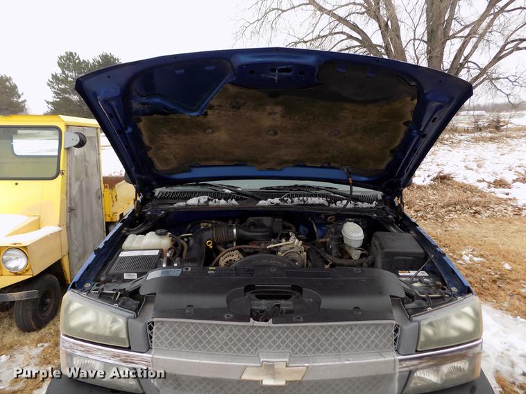 image for item DE0448 2004 Chevrolet Silverado 1500 pickup truck