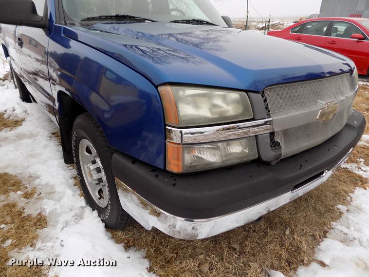 image for item DE0448 2004 Chevrolet Silverado 1500 pickup truck