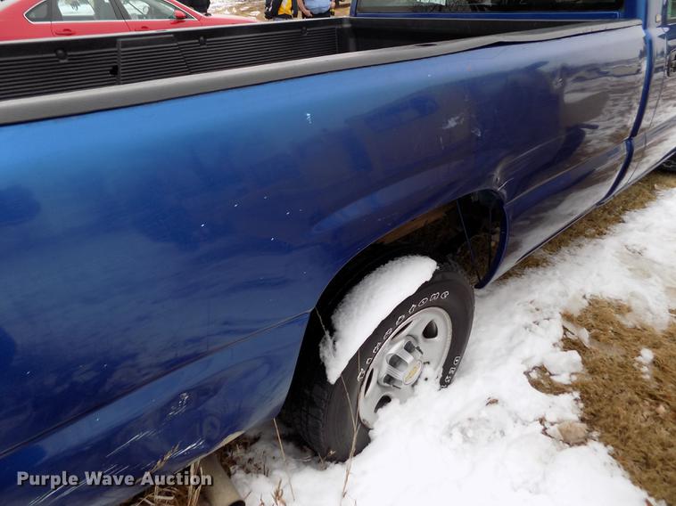 image for item DE0448 2004 Chevrolet Silverado 1500 pickup truck