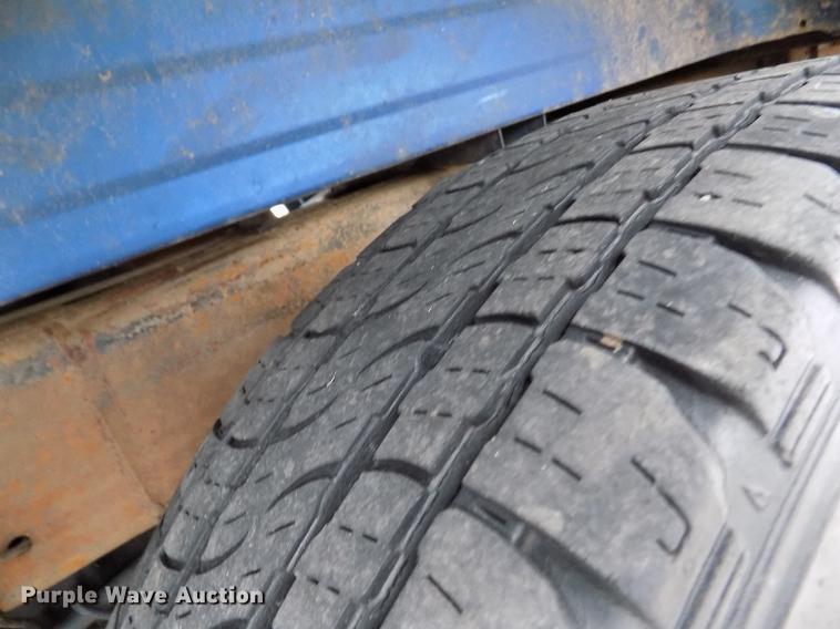 image for item DE0448 2004 Chevrolet Silverado 1500 pickup truck