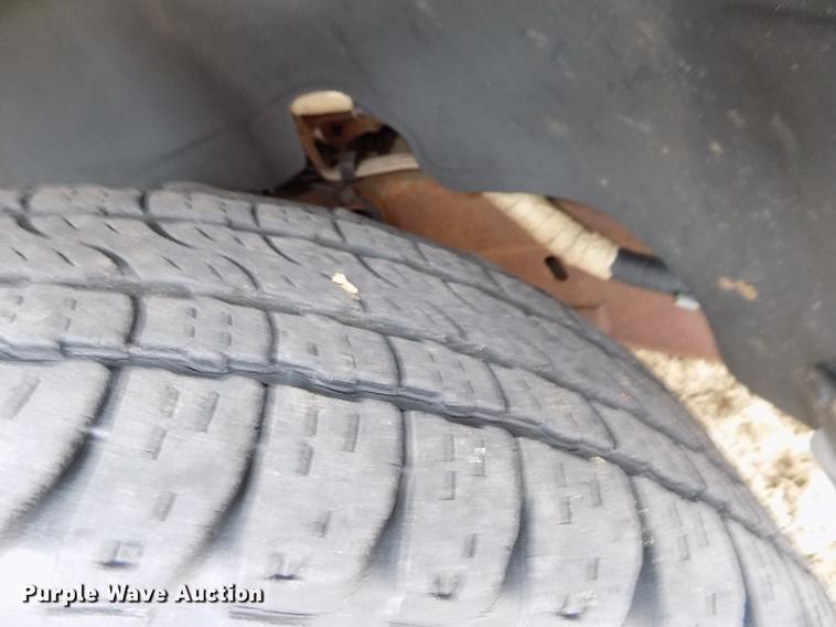 image for item DE0448 2004 Chevrolet Silverado 1500 pickup truck