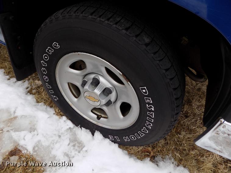 image for item DE0448 2004 Chevrolet Silverado 1500 pickup truck