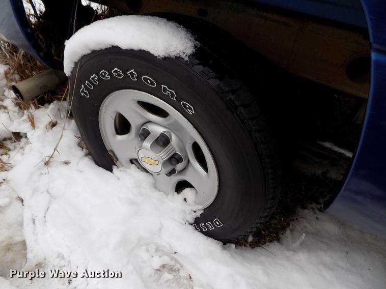 image for item DE0448 2004 Chevrolet Silverado 1500 pickup truck