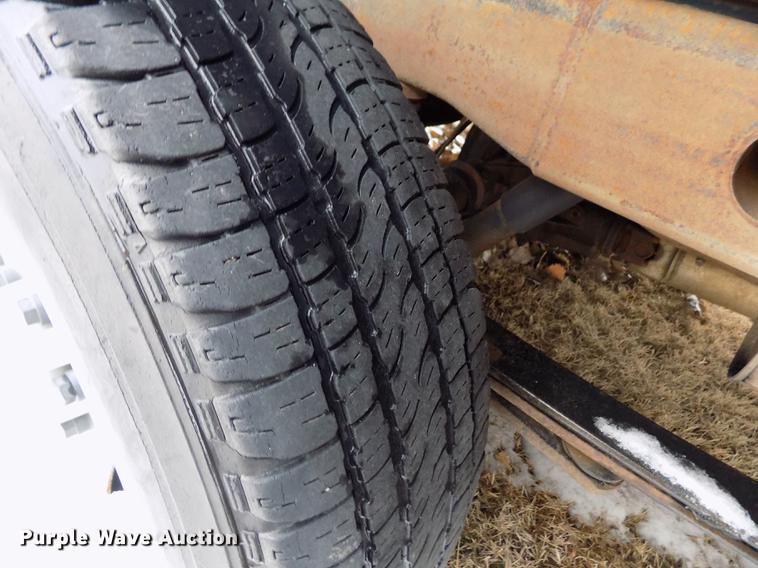 image for item DE0448 2004 Chevrolet Silverado 1500 pickup truck