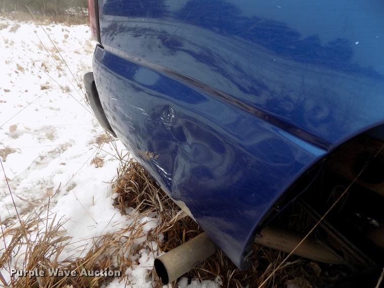 image for item DE0448 2004 Chevrolet Silverado 1500 pickup truck