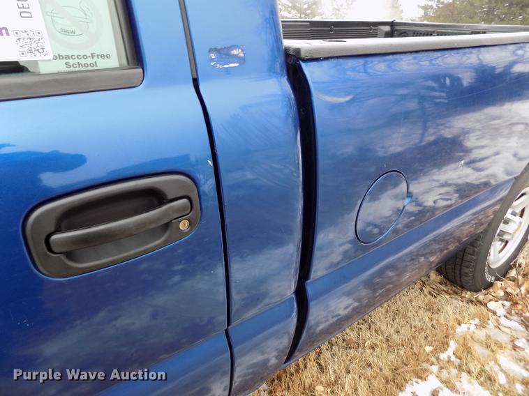 image for item DE0448 2004 Chevrolet Silverado 1500 pickup truck