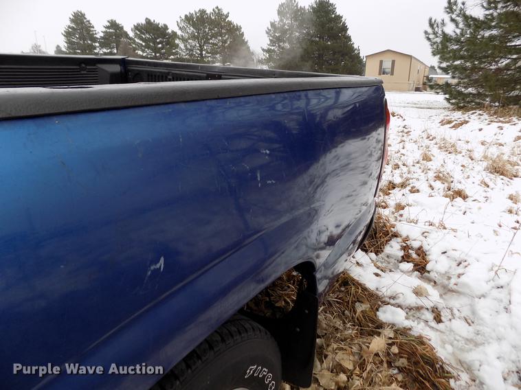 image for item DE0448 2004 Chevrolet Silverado 1500 pickup truck