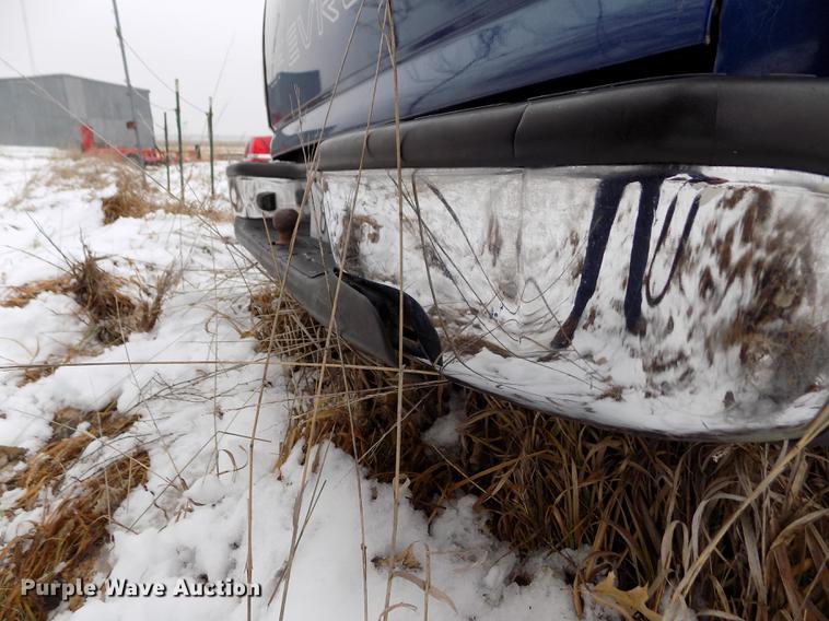 image for item DE0448 2004 Chevrolet Silverado 1500 pickup truck