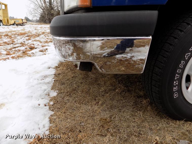 image for item DE0448 2004 Chevrolet Silverado 1500 pickup truck