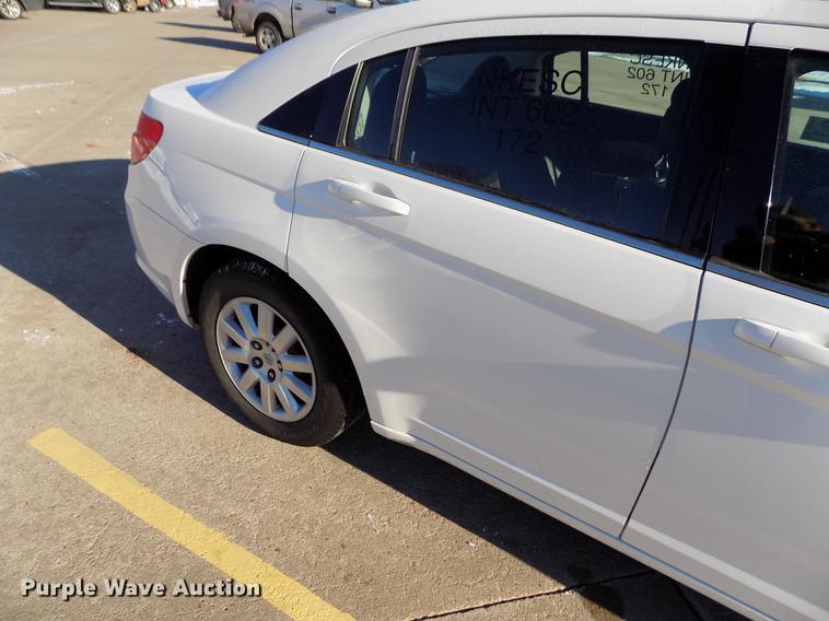 image for item DE0454 2010 Chrysler Sebring Touring