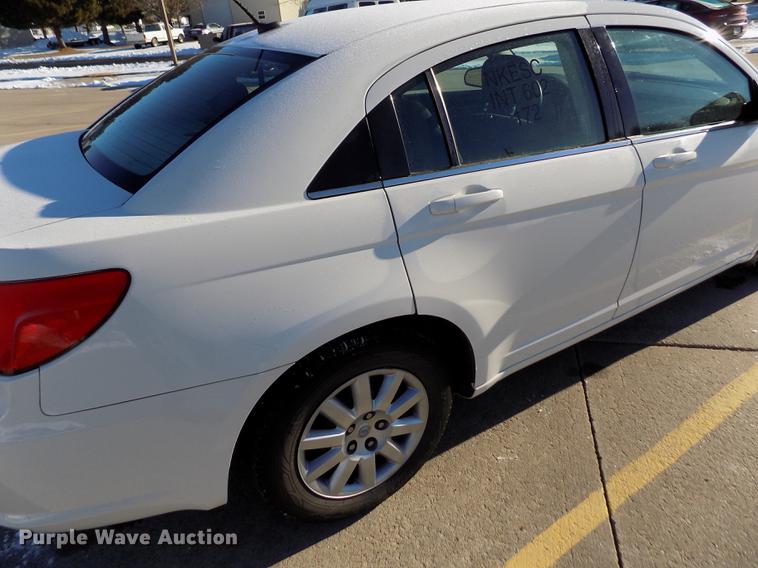 image for item DE0454 2010 Chrysler Sebring Touring