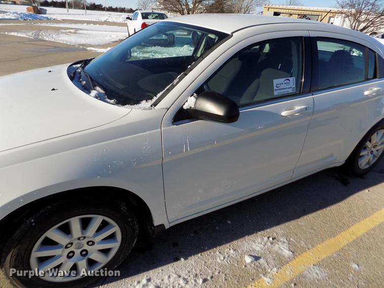 image for item DE0454 2010 Chrysler Sebring Touring