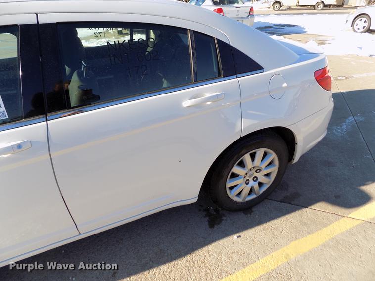 image for item DE0454 2010 Chrysler Sebring Touring